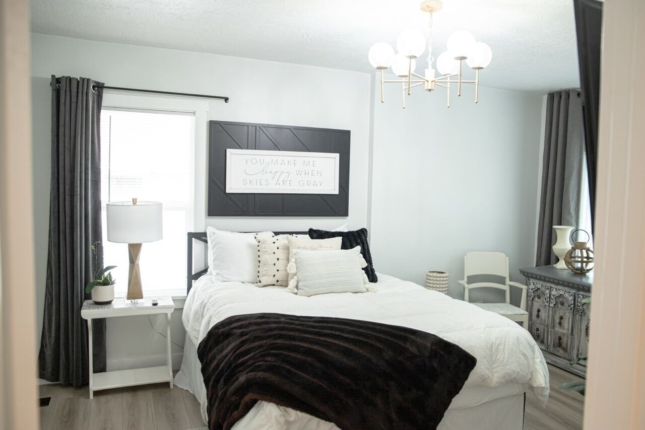 3 bedrooms, desk, iron/ironing board, travel crib