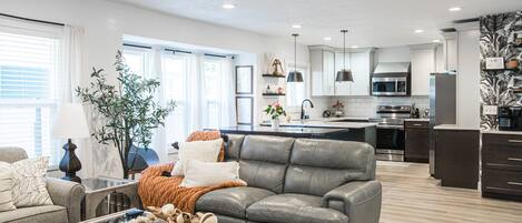 Smart-TV, Kamin, Bücher