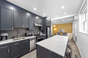 Comfort Apartment | Private kitchen | Full-size fridge, microwave, oven, stovetop - SPACIOUS RENOVATED APARTMENT SLEEPS 12 (Montreal)
