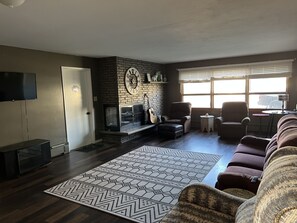 Living area - Large space and comfortable accommodations for big groups. (Garrison)
