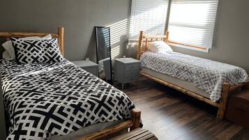 5 bedrooms, free WiFi, bed sheets