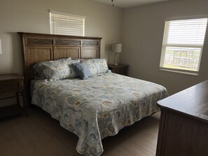3 quartos, ferros/tábuas de passar roupa, Wi-Fi, roupa de cama