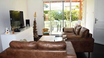 Televisie, boeken en een stereo