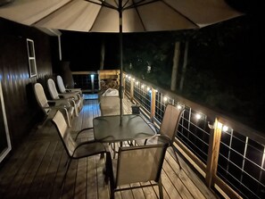 Outdoor dining - Cozy Cabin in the Woods ,Pet-Friendly! Treehouse feel on the large deck! Pool! (Goreville)