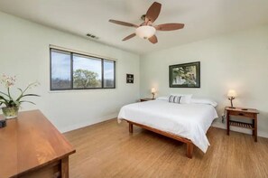 2 bedrooms, desk, travel cot, free WiFi