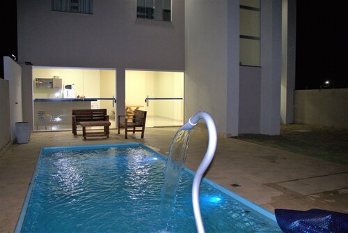 Spacious townhouse with pool 1.5 km from the center