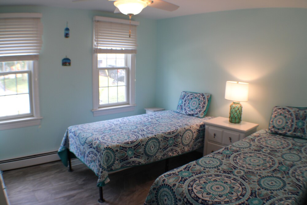 Shores Getaway Delight! Narragansett Vrbo