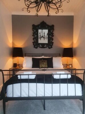 4 bedrooms, iron/ironing board, WiFi, bed sheets