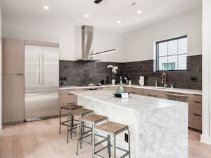 Refrigerador, microondas, horno, placa de cocina