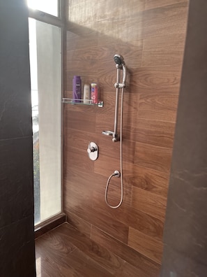 Shower, hair dryer, towels, soap - Modern Beach House-Aslan's Country (Tivives)