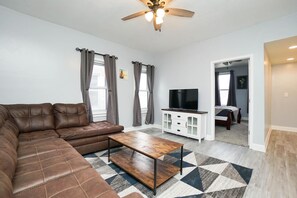 Smart TV, music library, stereo, printers