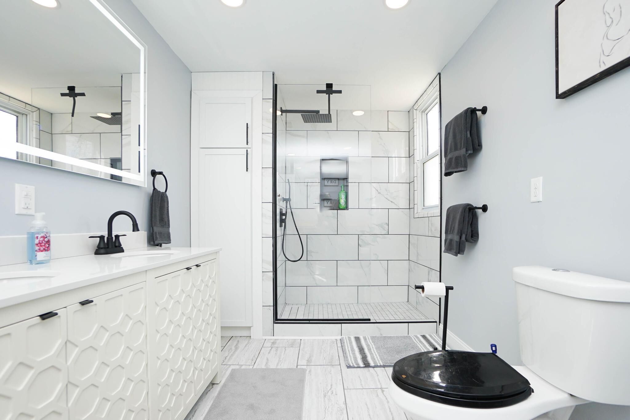 Dusche, Haartrockner, Handtücher, Seife