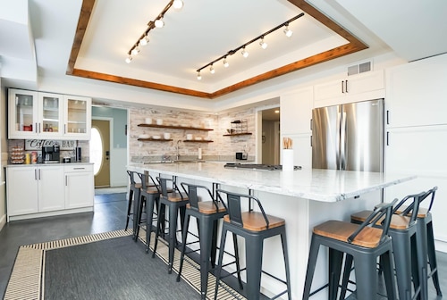 Penthouse Suite* 5-mins to Cedar Point