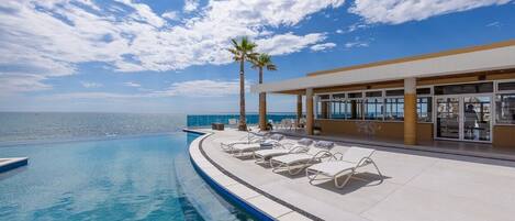 Et oppvarmet basseng