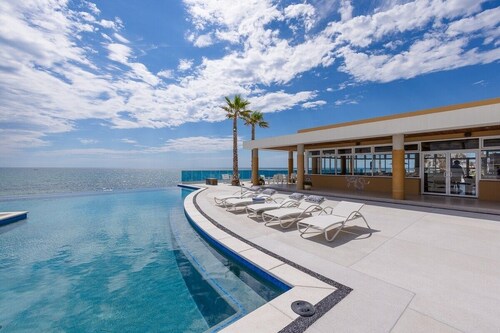 Crews Nest Luxury Modern Condo