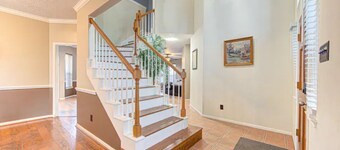 Comfortable, Upscale House with a pool and spa!