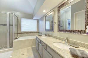 Shower, hair dryer, towels, shampoo - Comfortable, Upscale House with a pool and spa! (Katy)