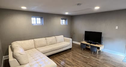 Private Guest Suite 30 Mins of SFO/OAK✈| Walk to Transit