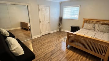 1 bedroom, desk, iron/ironing board, free WiFi