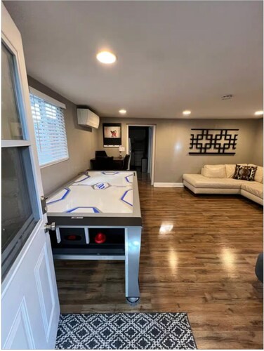 Private Guest Suite 30 Mins of SFO/OAK✈| Walk to Transit