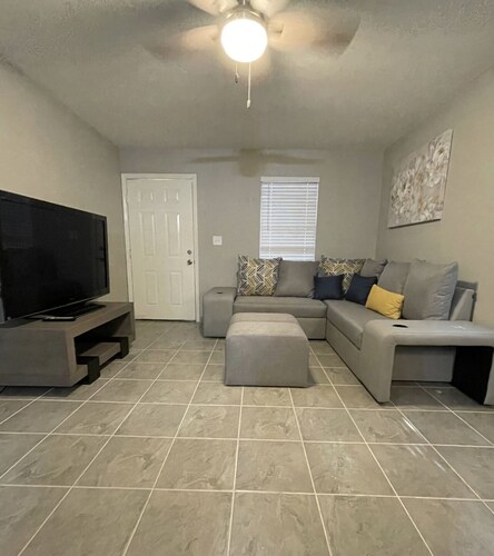 Stylish 2-bedroom unit