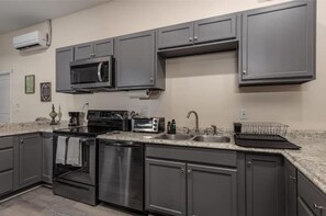 Fridge, microwave, oven, stovetop - Jacobsen Luxury Loft (Payette)