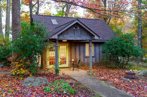 Hanging Rock Cabin -