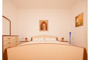 1 bedroom, iron/ironing board, WiFi, bed sheets