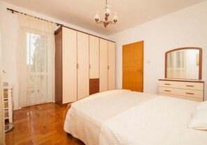 1 bedroom, iron/ironing board, WiFi, bed sheets