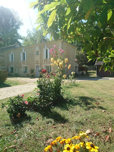 Aux vieux fours 5.5 km from the canal, 9 km from the Chemin de Compostelle 4 bedrooms 2 bathrooms