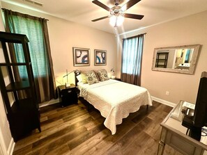 2 habitaciones, escritorio, tabla de planchar con plancha y wifi