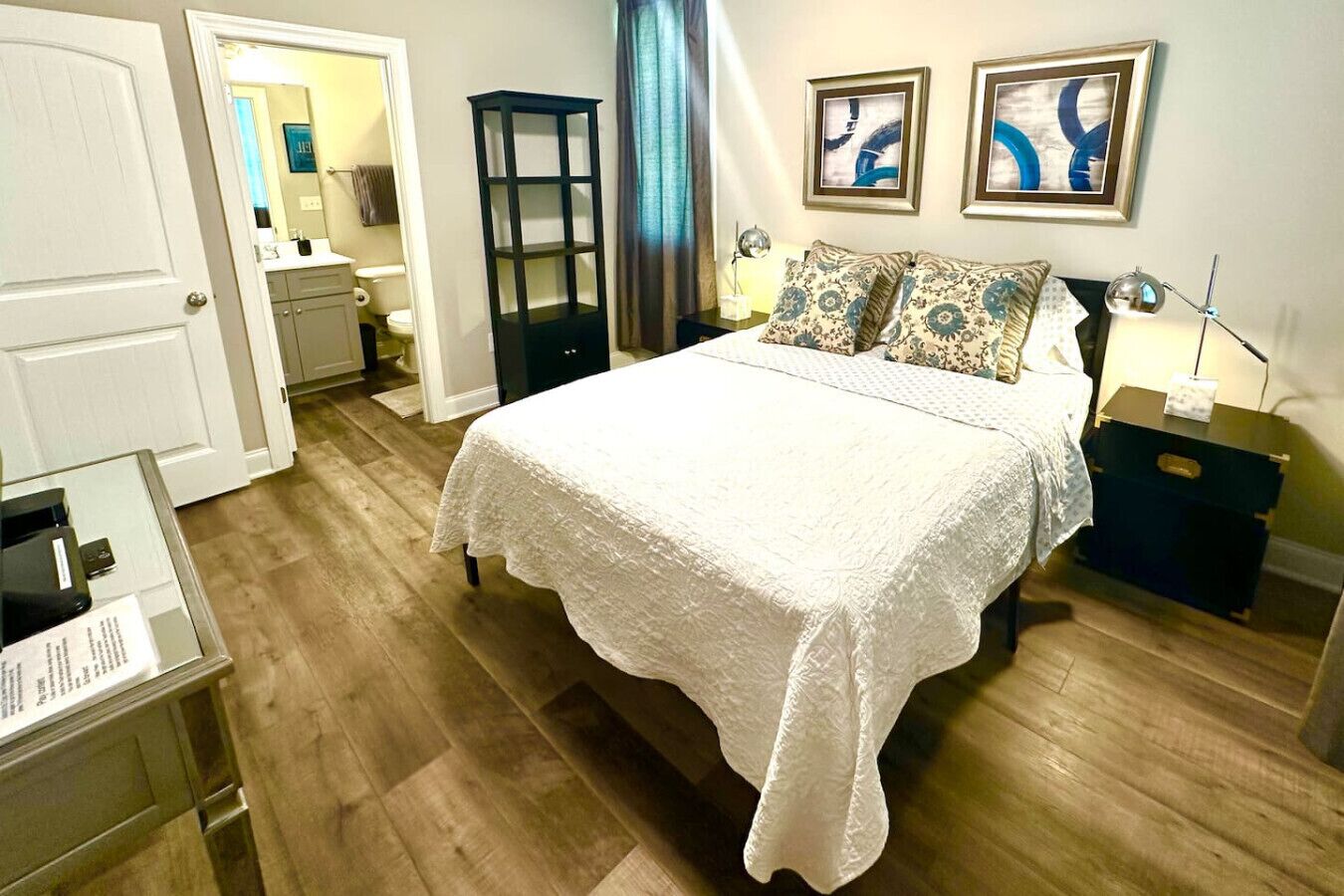 2 habitaciones, escritorio, tabla de planchar con plancha y wifi 