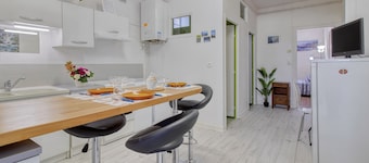 Le PYRENEA (Ministerial classification) Quiet near the center. Proximity to Adour...