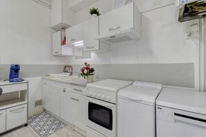 Fridge, microwave, oven, stovetop - Le PYRENEA (Ministerial classification) Quiet near the center. Proximity to Adour... (Tarbes)