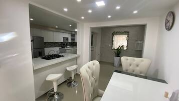 Microwave, cookware/dishes/utensils, kitchen islands