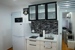 冰箱、微波炉、炉灶、洗碗机