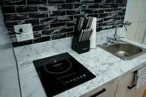 Fridge, microwave, stovetop, dishwasher - Lovalier Luxury Studio (Fajardo)