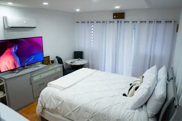 1 habitación, tabla de planchar con plancha, wifi gratis y ropa de cama 