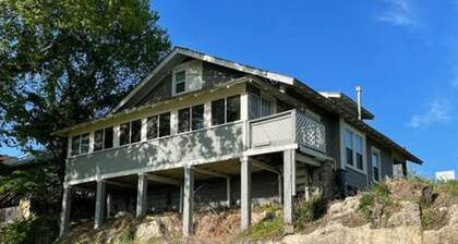 Augusta Bungalow - Three Bedroom House, Sleeps 8