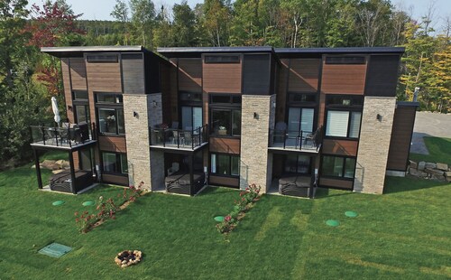 Luxury mountain condo with golf and slide views