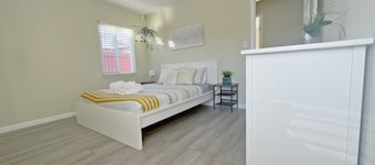 3B2B Urban Style SFH *Parking*W/D*Central location