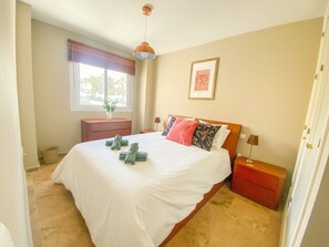 3 chambres, fer et planche à repasser, Wi-Fi gratuit, draps fournis