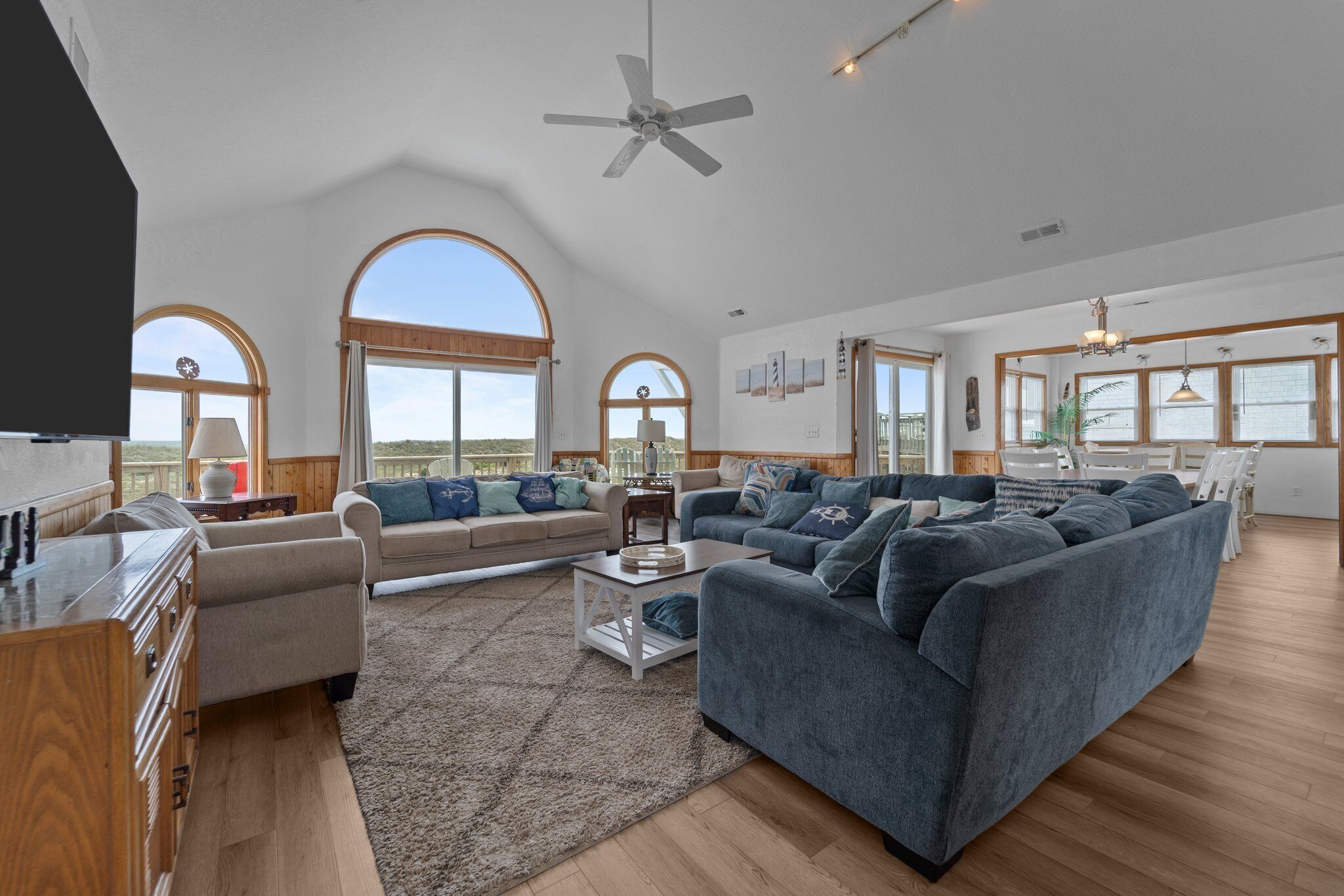 Smart TV, DVD player, books