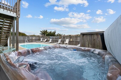 8BR Oceanfront home - Game & theater rooms, private pool, hot tub ★★★★★