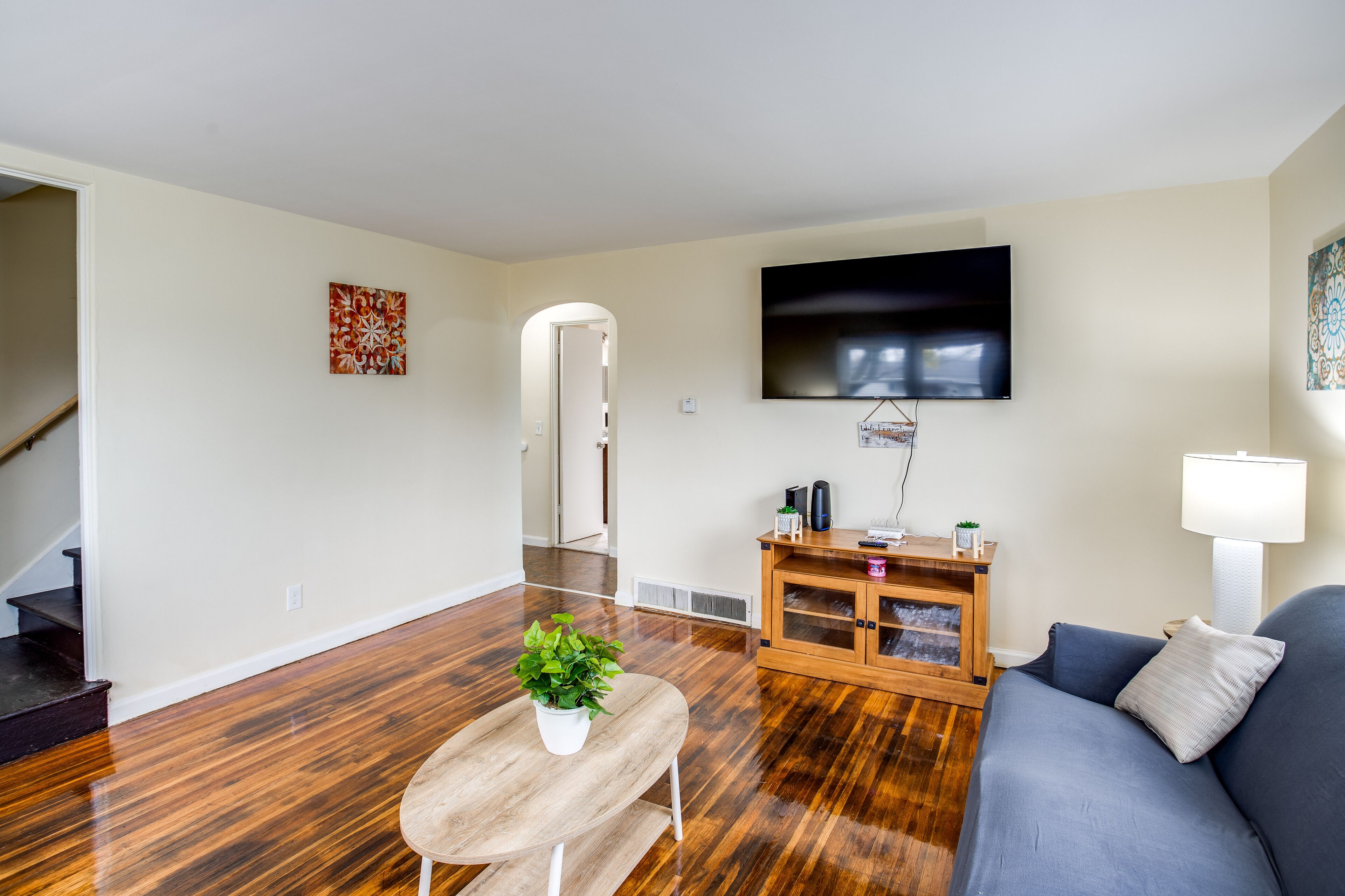 Comfortable Home In the Suburb close to Dwtn/Airport/UofR