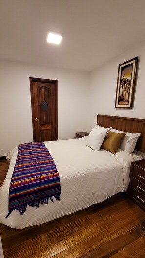 Habitación romántica, 2 habitaciones | Decoración individual, mobiliario individual, wifi gratis y ropa de cama