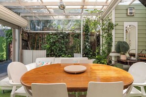 Dining - The Chelsea Cottage, Alfresco Living East Redfern (Redfern)