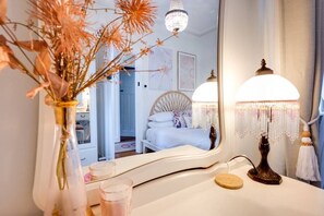 5 bedrooms, desk, iron/ironing board, travel cot