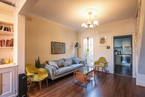 Stereo, offices, computer monitors, printers - Sunny & Vibrant home in prime Newtown location (Newtown)