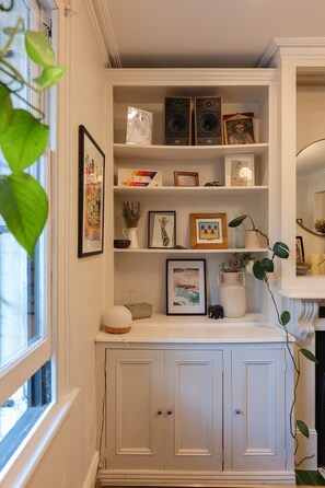 Interior - Sunny & Vibrant home in prime Newtown location (Newtown)